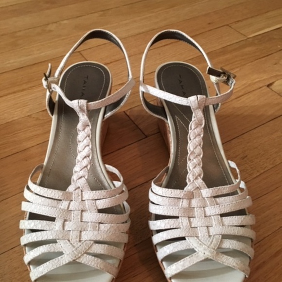 Tahari Wedge/Strappy Sandals - Sz 9.5 - Picture 2 of 8